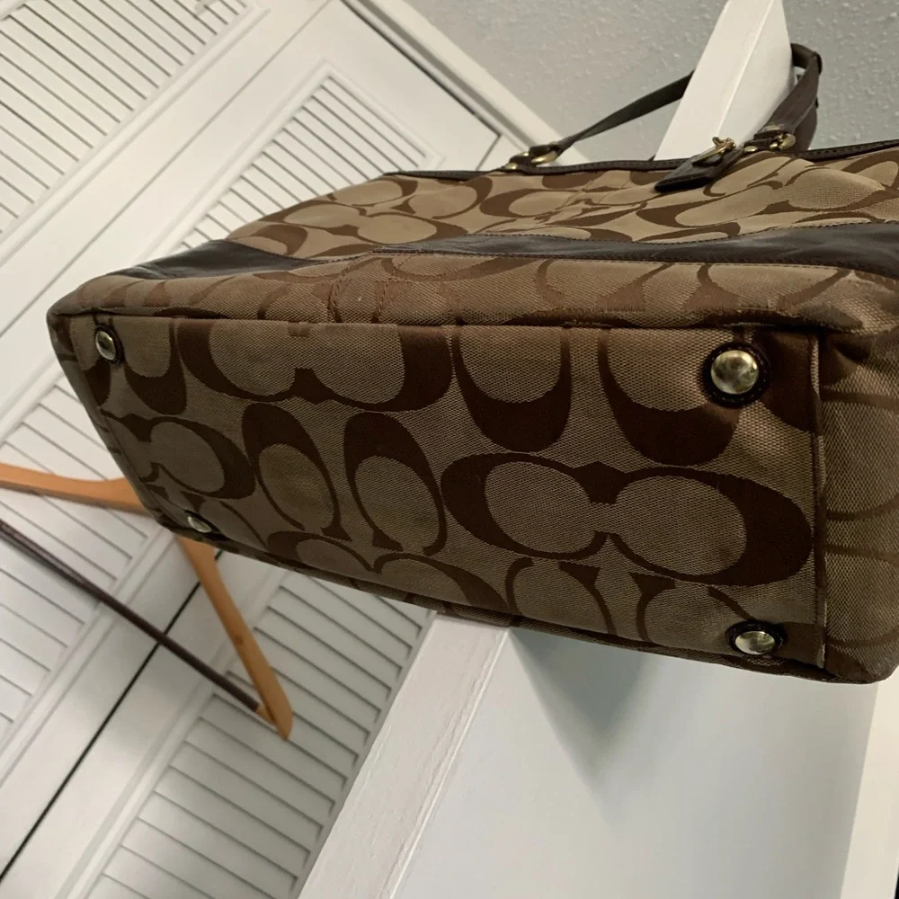 Vintage Coach Tote and or Diaper Bag 7 pockets inside, 2 outside slots & zipper - Picture 15 of 17